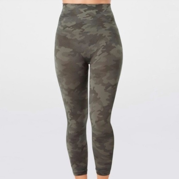 Spanx‎ Look At Me Now Seamless Green Camo Cropped Leggings - Picture 3 of 8